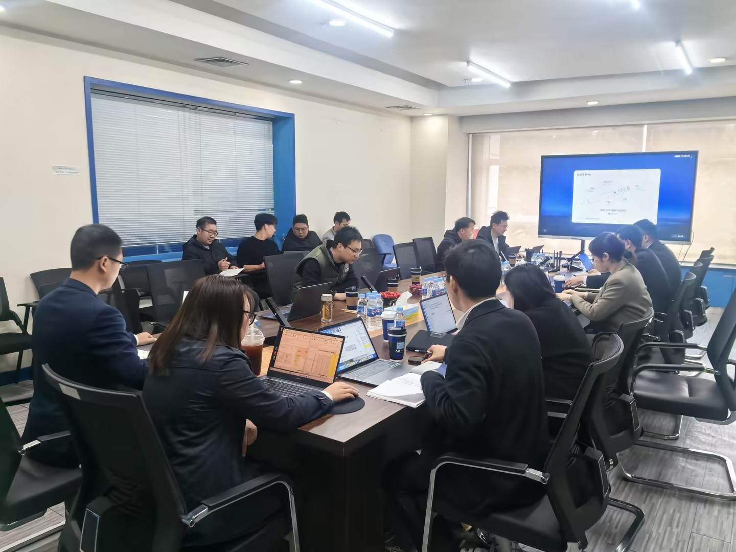 实干开新局|利来国际高科市场营销中心聚焦P8新兴市场开拓，擂响“奋进鼓”