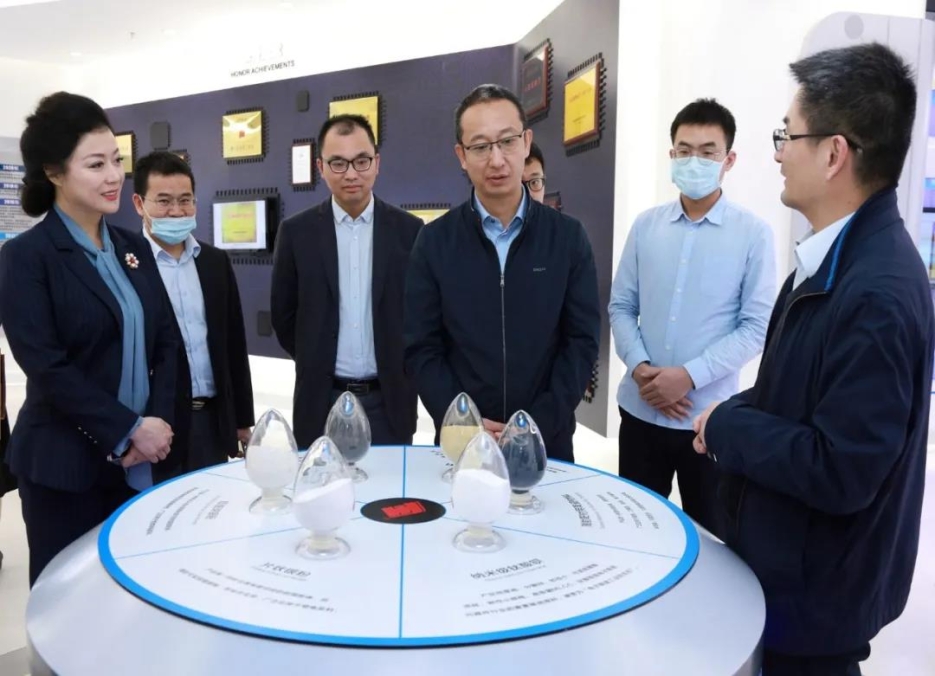 桂林电子科技大学徐华蕊校长带队来利来国际高科交流校企工作