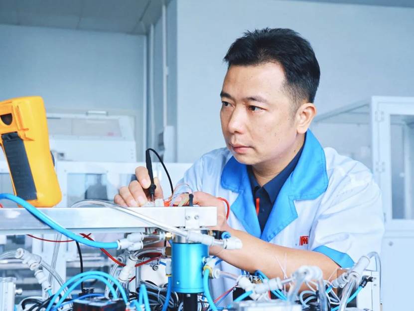 【利来国际工匠】冠华分公司”曾松灵技能大师工作室”成功入选肇庆市技能大师工作室