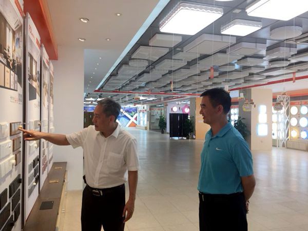 公司董事长王广军赴佛山照明、国星光电交流