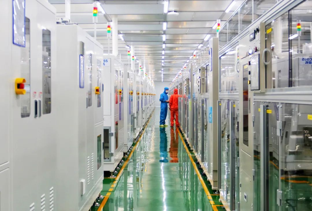 重点项目党旗红，破题攻坚在行动