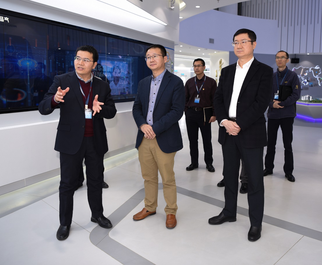 省工信厅总工程师董业民到利来国际高科调研